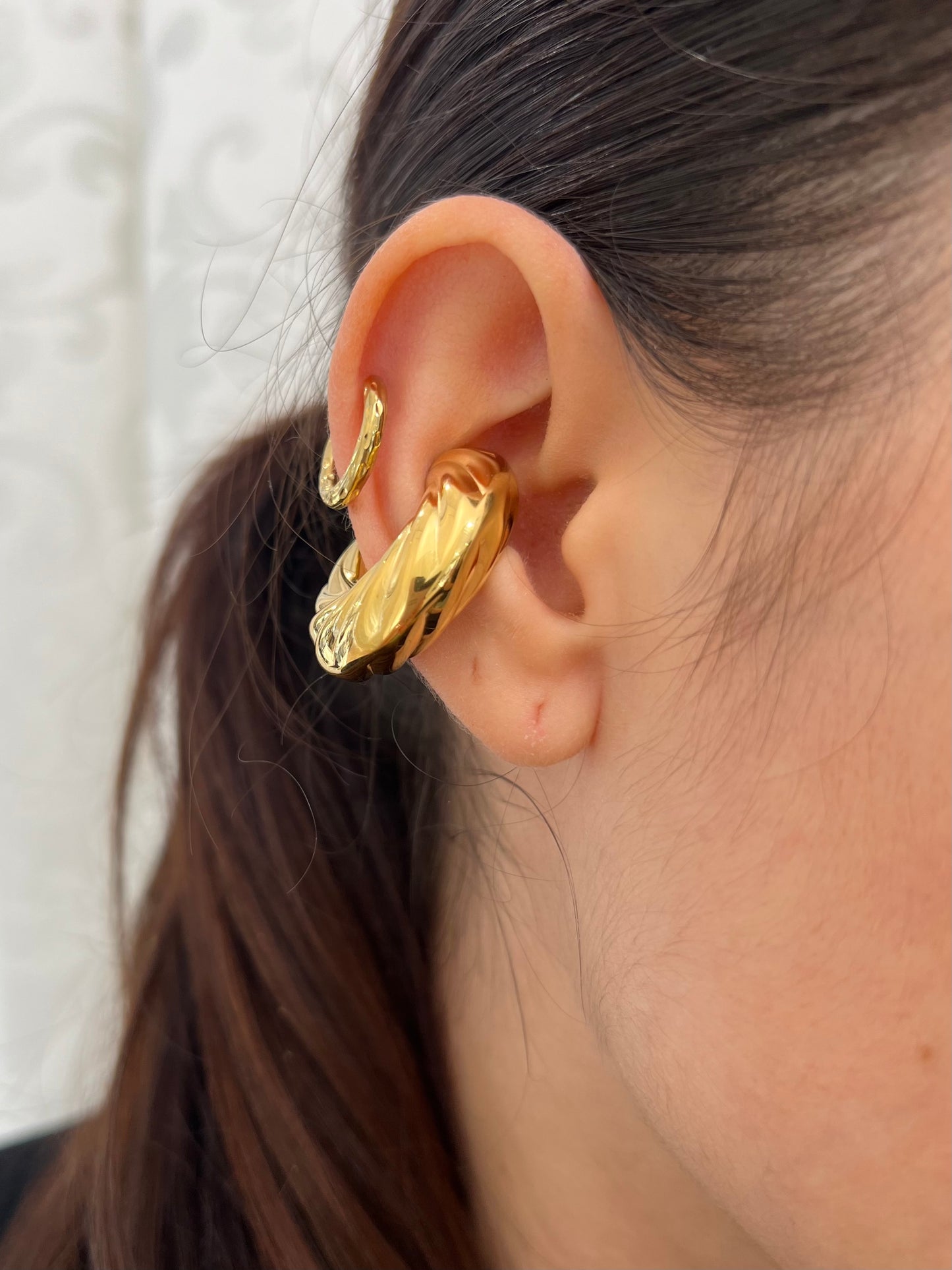 Ear cuff cross