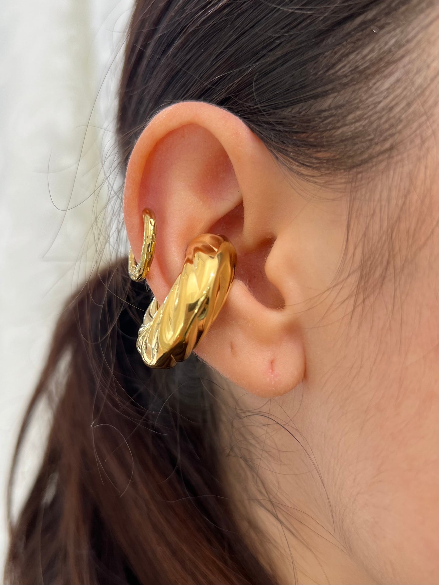 Ear cuff cross