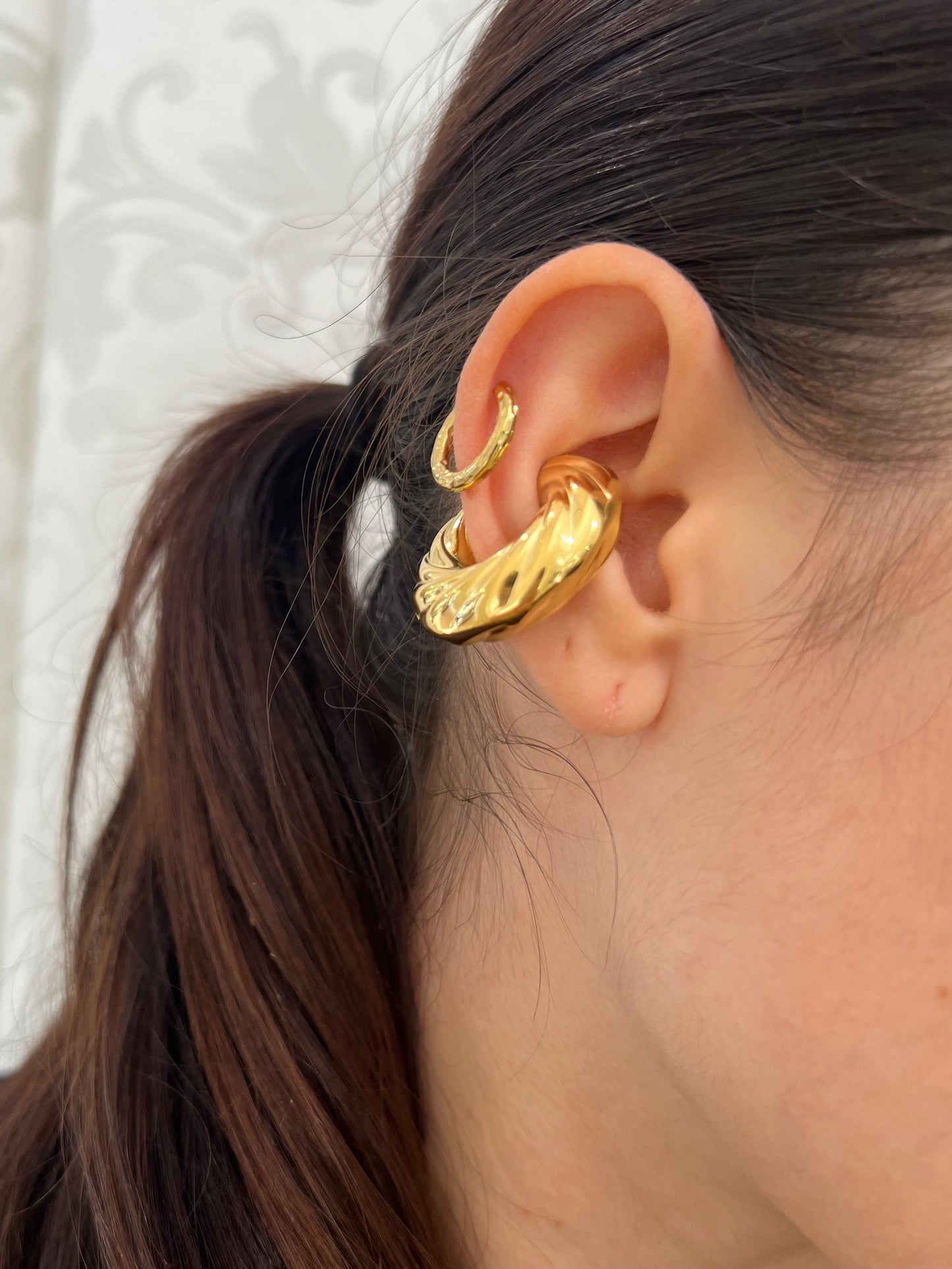 Ear cuff cross