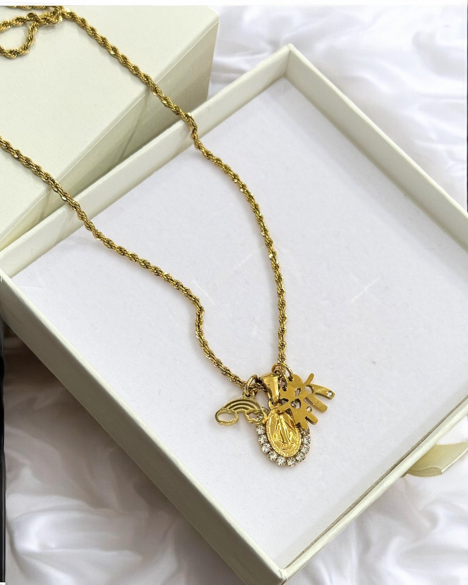 Ciondolo Madonnina Shine - Bilè